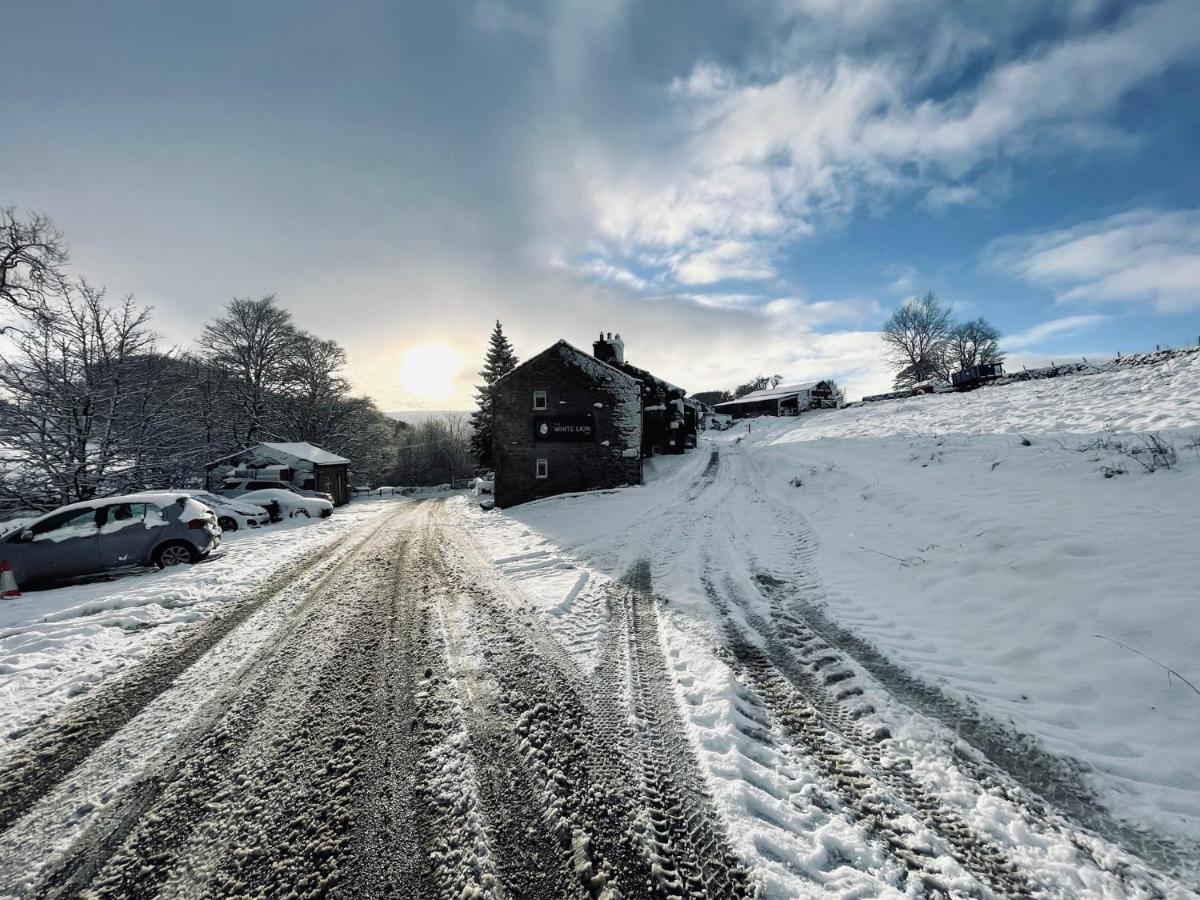 The White Lion Inn Buckden  Bagian luar foto