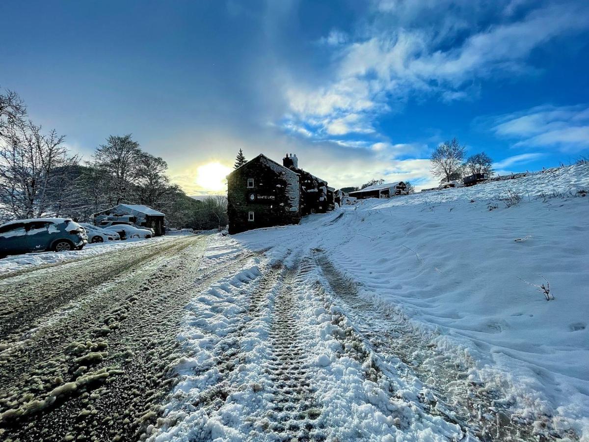 The White Lion Inn Buckden  Bagian luar foto
